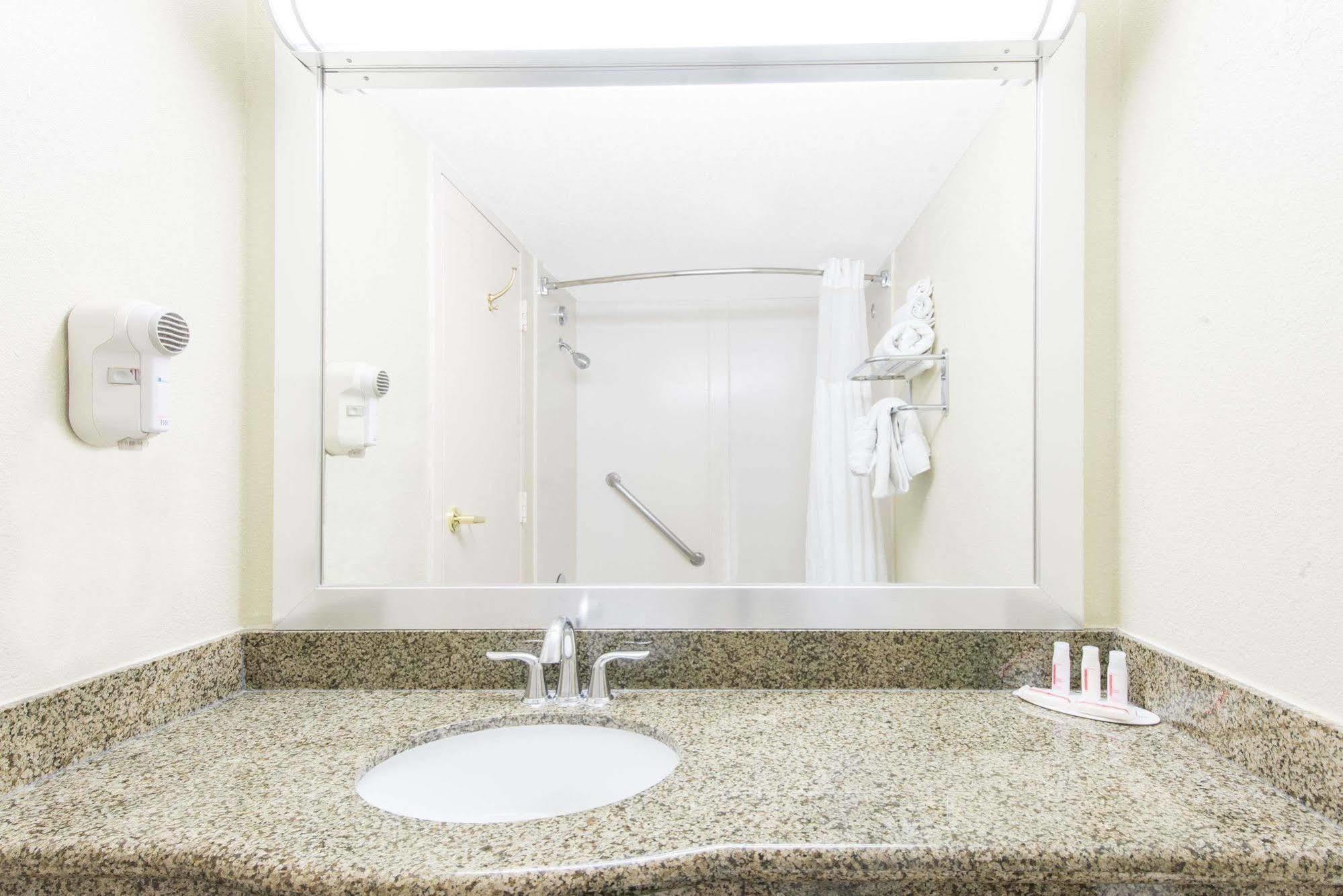 Ramada By Wyndham Albuquerque East Otel Dış mekan fotoğraf